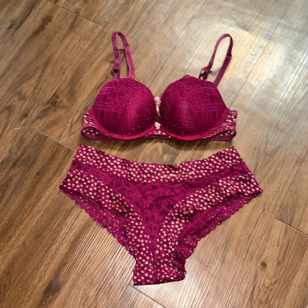 NWOT VS Plum Star Set